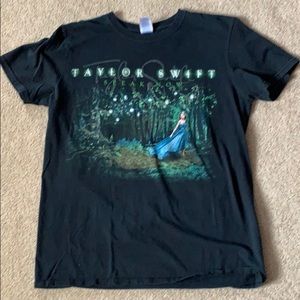 TAYLOR SWIFT black t shirt SZ mec